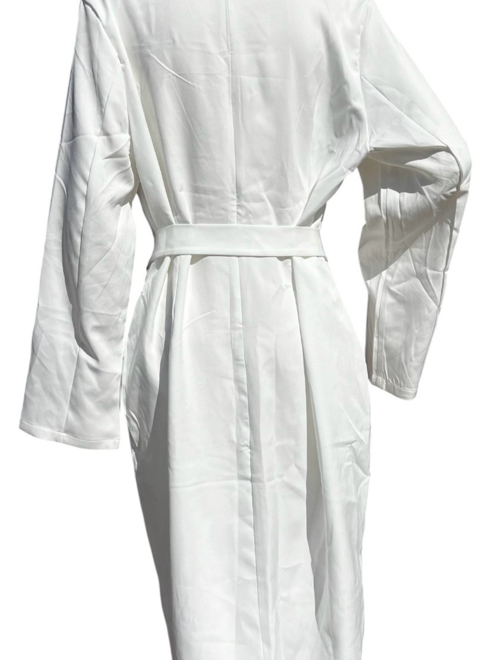 White Wrap-Front Long Sleeve Midi Dress doesn’t have size on it. Check pictures - Picture 4 of 8